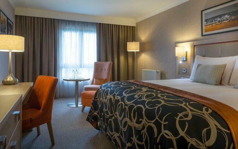 اتاق اجرایی با تخت بزرگ, Clayton Hotel Cardiff Lane