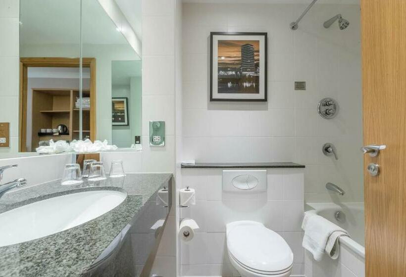 اتاق اجرایی با تخت بزرگ, Clayton Hotel Cardiff Lane