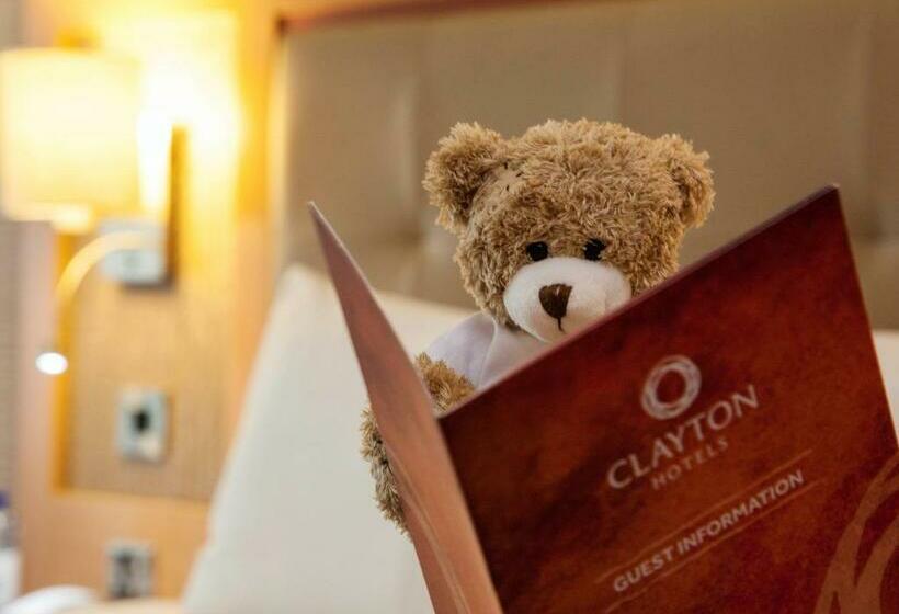 اتاق خانوادگی, Clayton Hotel Cardiff Lane