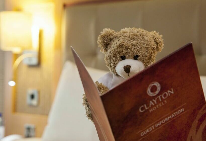 اتاق خانوادگی, Clayton Hotel Cardiff Lane