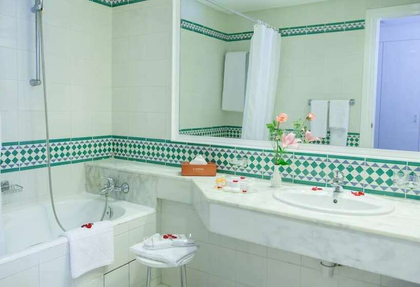 اتاق استاندارد چهار تخته, El Mouradi Gammarth