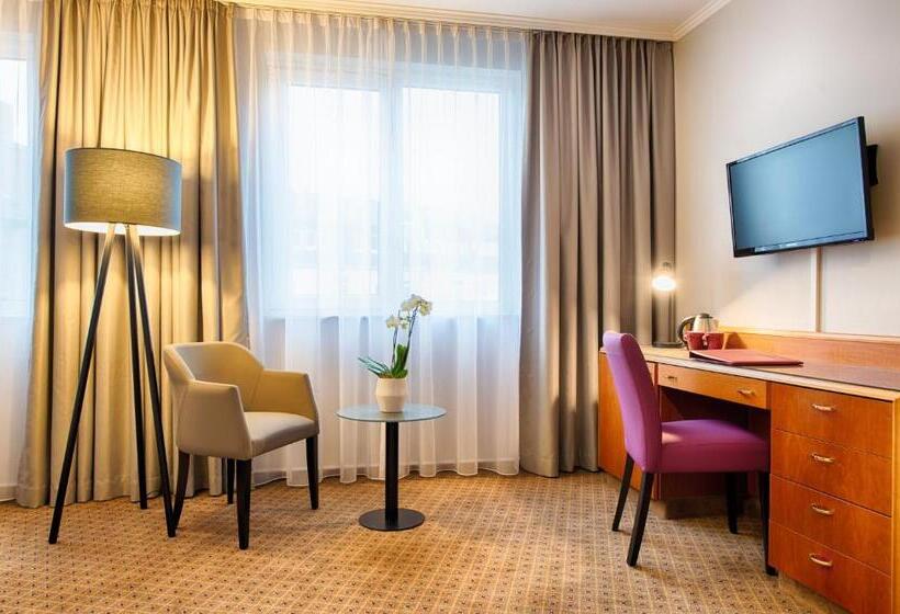 Номер Superior, Leonardo Hotel Düsseldorf City Center
