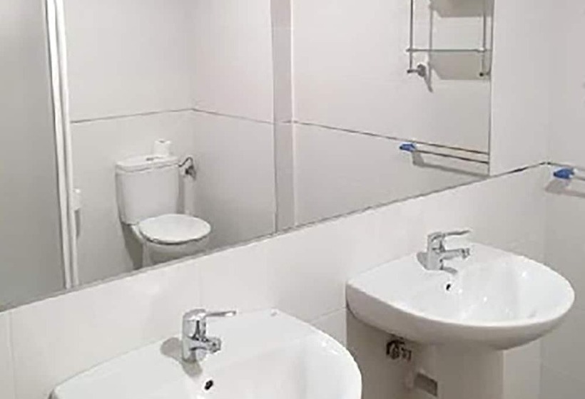 غرفة قياسية ثلاثية, Residencia Albergue Jaca