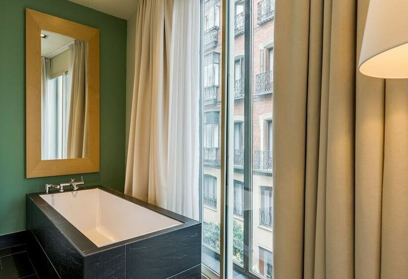 سوییت جونیور, Room Mate Alicia