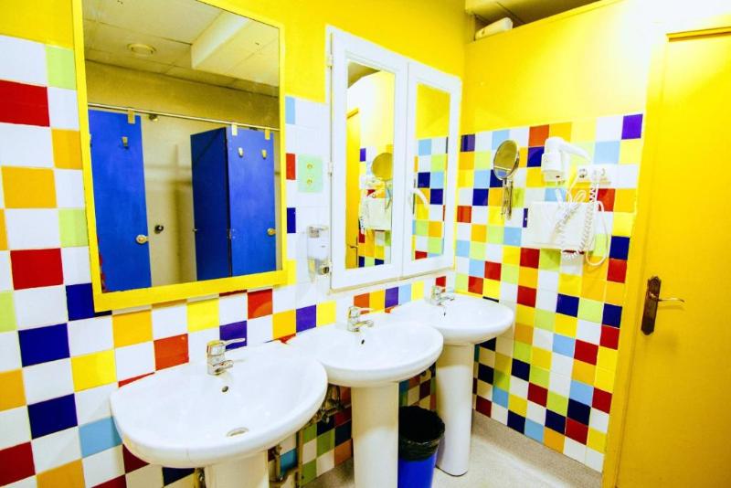 Кровать в Общей Комнате, Red Nest Hostel