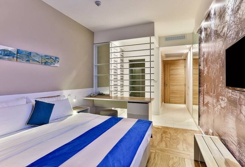 اتاق استاندارد با چشم‌انداز کوهستان, Carine Hotel Delfin