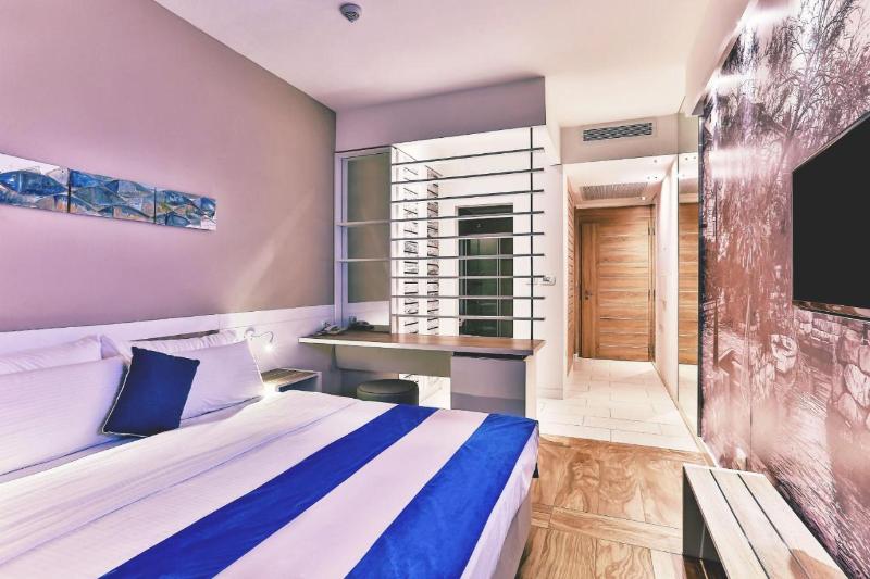 اتاق استاندارد با چشم‌انداز کوهستان, Carine Hotel Delfin
