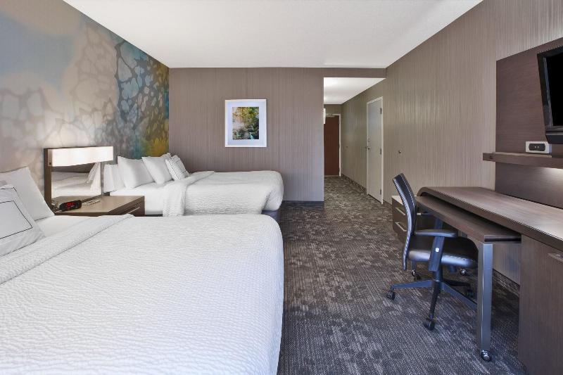 اتاق استاندارد سه نفره, Carine Hotel Delfin