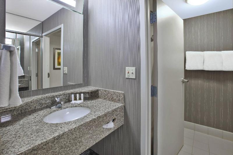 اتاق استاندارد سه نفره, Carine Hotel Delfin