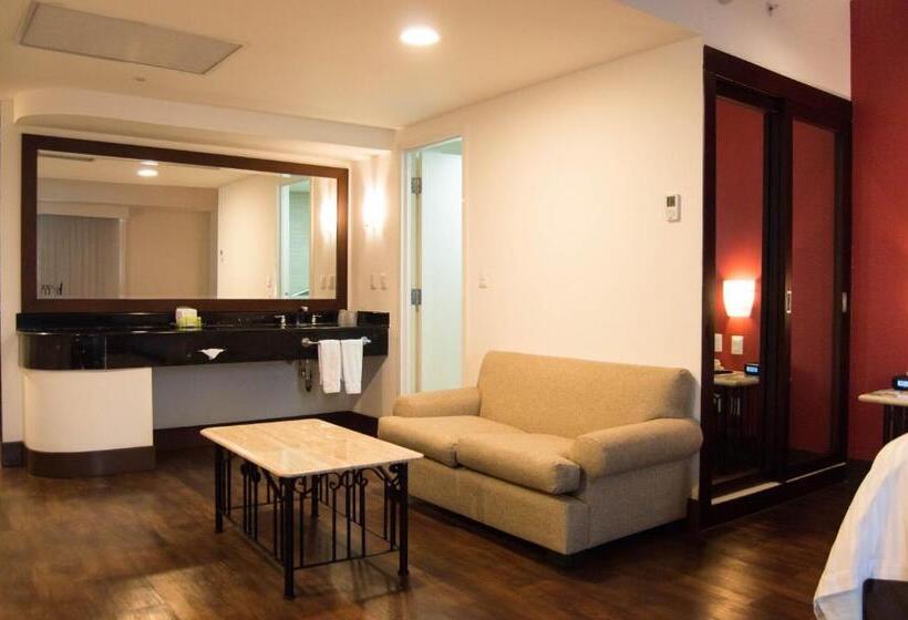 سوئیت با تخت بزرگ, Holiday Inn Hotel & Suites Centro Historico, An Ihg