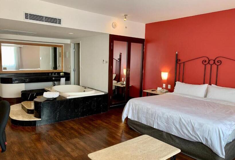 سوئیت با تخت بزرگ, Holiday Inn Hotel & Suites Centro Historico, An Ihg