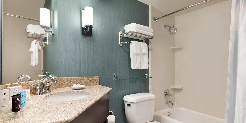 스탠다드 룸 킹사이즈 침대, Crowne Plaza Crystal City Washington, D.c., An Ihg