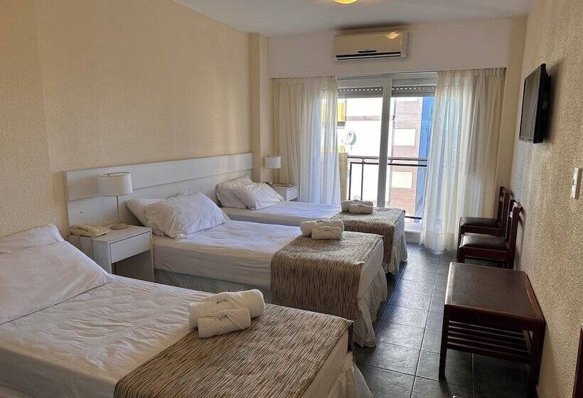 高级三人间, Hostal Del Sol