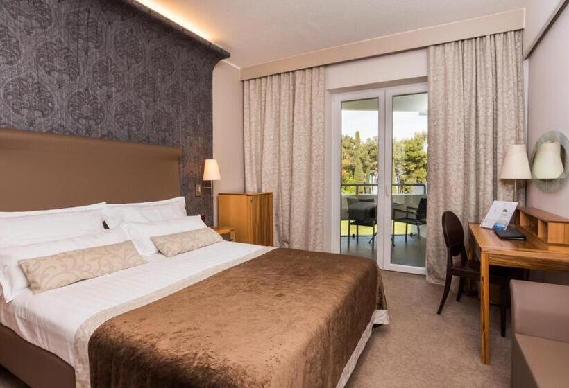 اتاق پریمیوم با بالکن, Pelegrin Plava Laguna