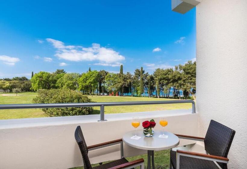 اتاق پریمیوم با بالکن, Pelegrin Plava Laguna