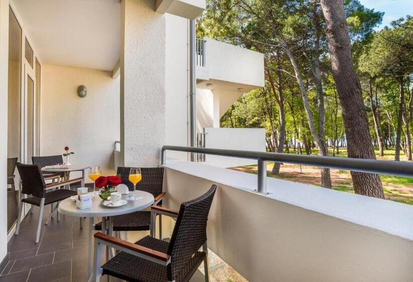 سوییت سوپریور, Pelegrin Plava Laguna