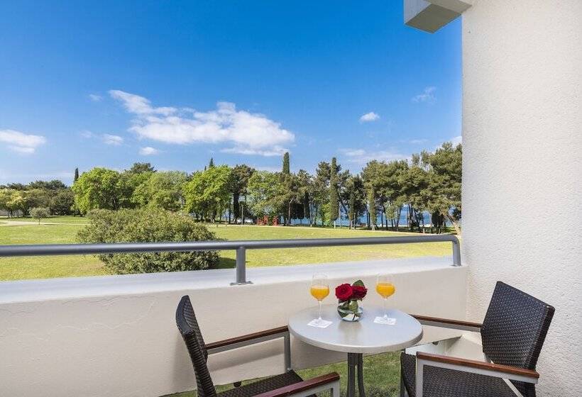 اتاق پریمیوم با بالکن, Pelegrin Plava Laguna