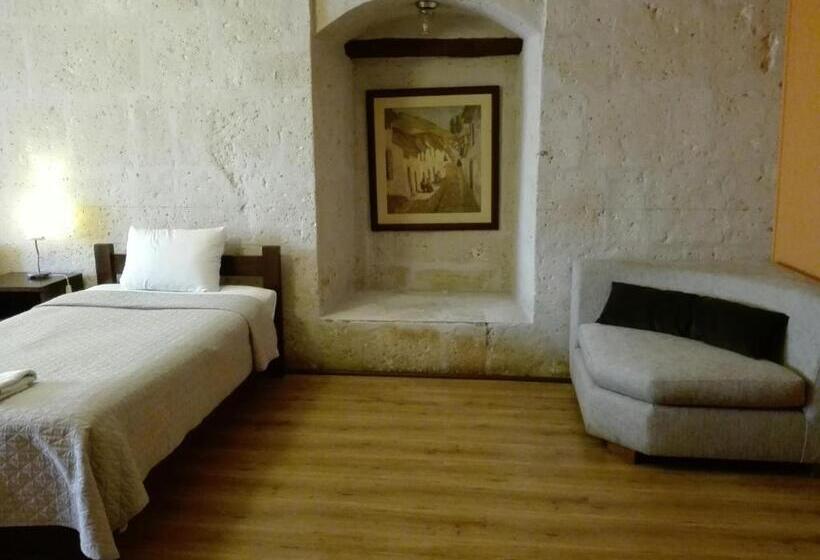 חדר סטנדרט לשלושה, Casablanca Hostal