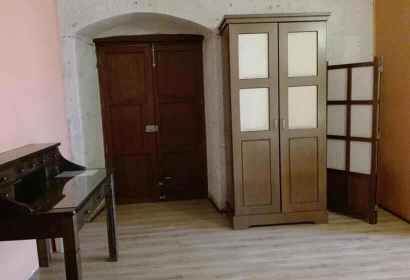 חדר סטנדרט לשלושה, Casablanca Hostal
