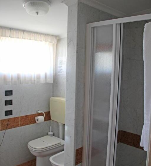 Четырехместный Номер Стандарт, Park Hotel Villa Leon D Oro