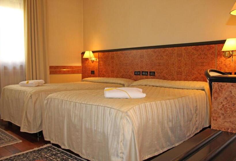 Четырехместный Номер Стандарт, Park Hotel Villa Leon D Oro