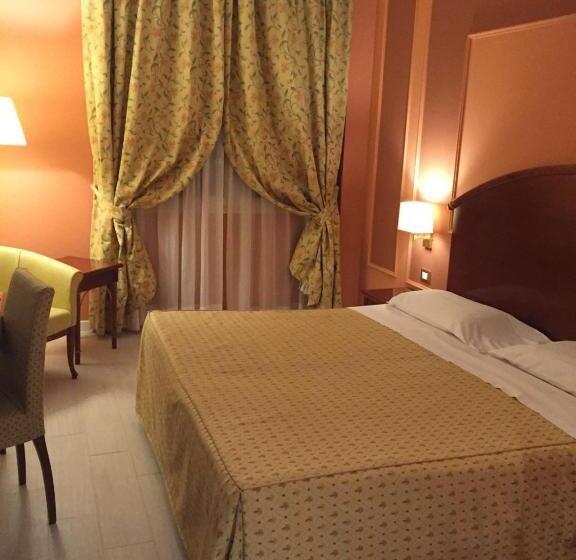 اتاق راحتی, Savoia Hotel Regency