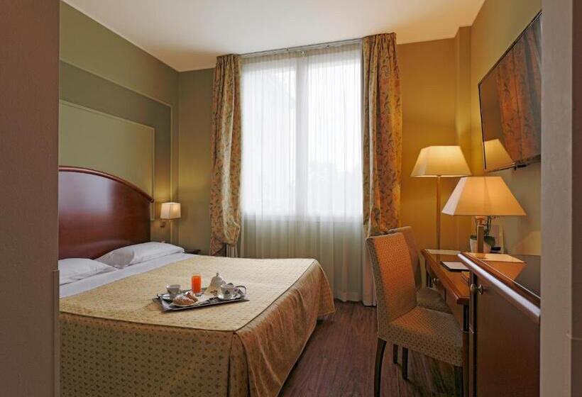 اتاق راحتی, Savoia Hotel Regency