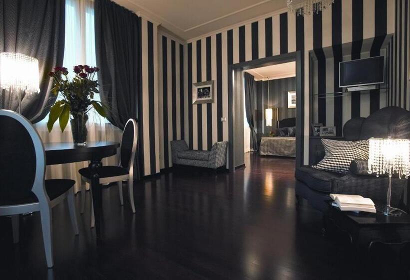سوئیت با بالکن, Savoia Hotel Regency