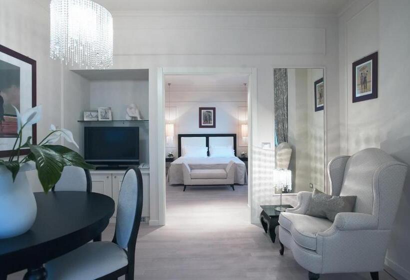 سوئیت با بالکن, Savoia Hotel Regency