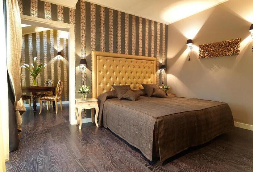 سوئیت با بالکن, Savoia Hotel Regency