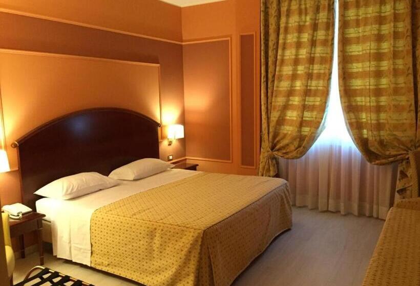 اتاق راحتی سه تخته, Savoia Hotel Regency