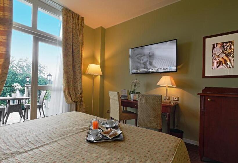 اتاق لوکس با بالکن, Savoia Hotel Regency