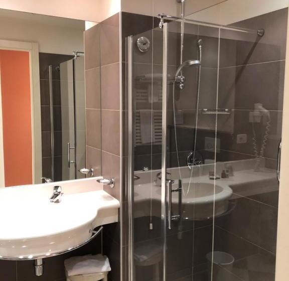 اتاق اکونومی, Savoia Hotel Regency
