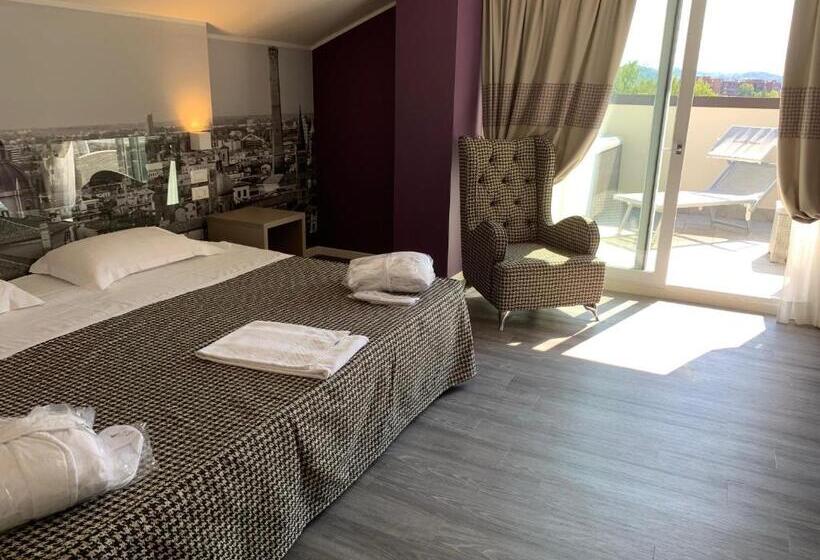 سوئیت پرزیدنت, Savoia Hotel Regency