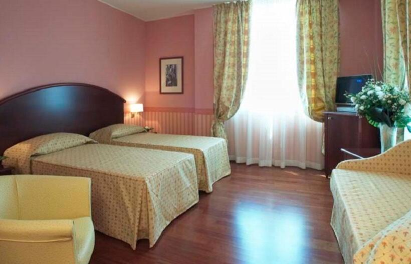 Economy Quadruple Room, Savoia Hotel Regency