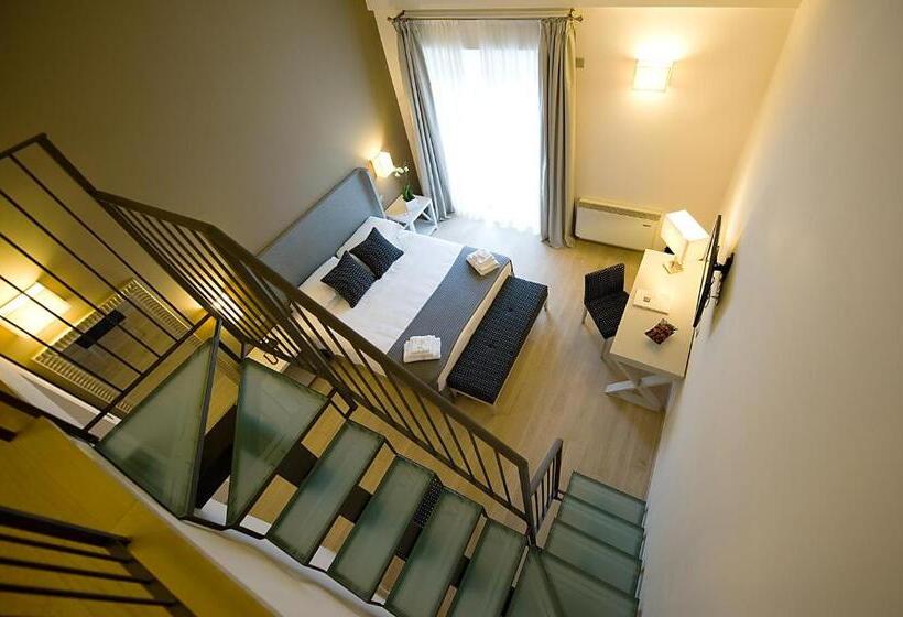 سوییت جونیور, Relais Dell'Olmo