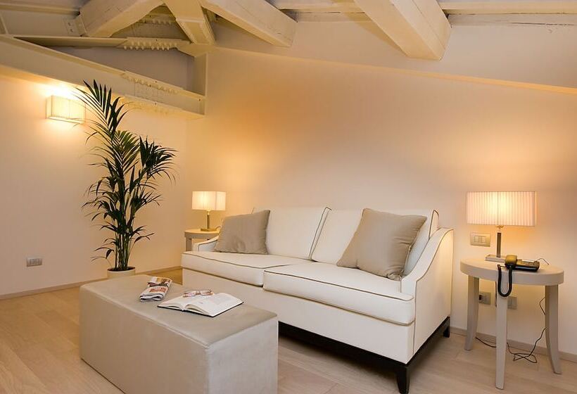 سوییت جونیور, Relais Dell'Olmo