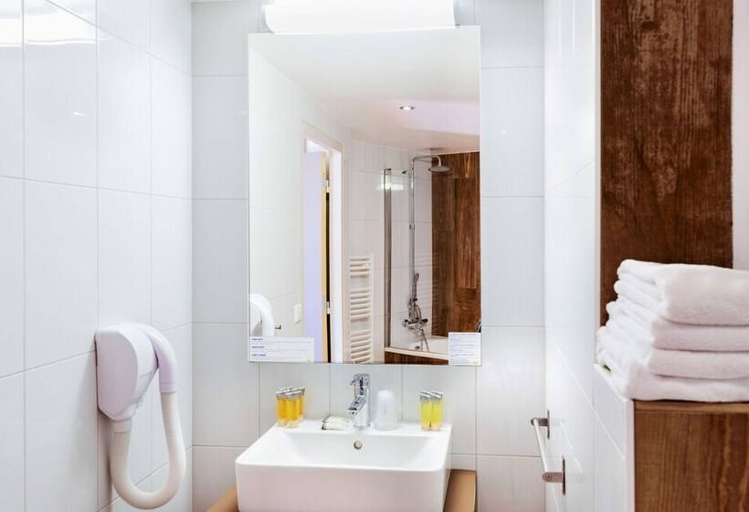 Четырехместный Номер Superior, Sowell Hotels Le Parc & Spa