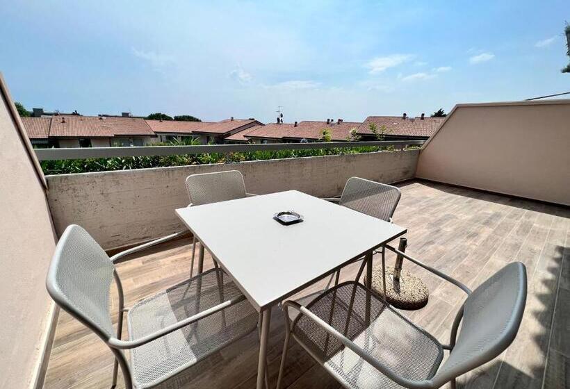 آپارتمان 1 خوابه با چشم‌انداز استخر, Kristall Lago Residence