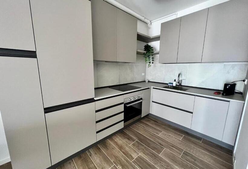 آپارتمان 1 خوابه با چشم‌انداز استخر, Kristall Lago Residence