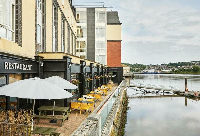 اتاق خانوادگی, Waterford Marina
