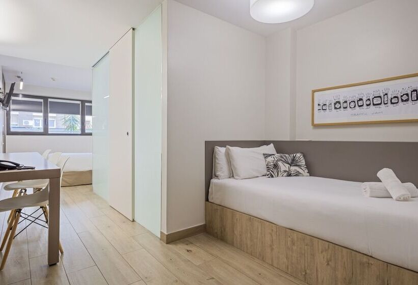 Номер Стандарт Трехместный, Aparthotel Bcn Montjuic