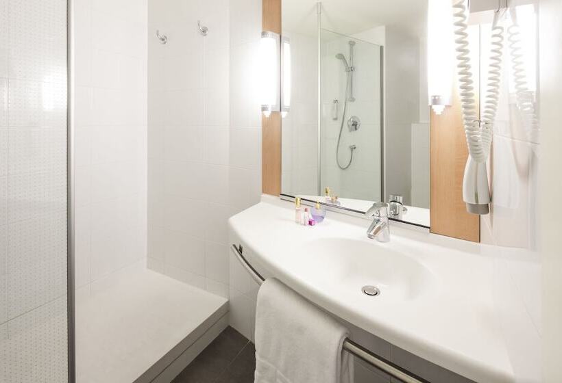 اتاق خانوادگی, Ibis Malaga Centro Ciudad