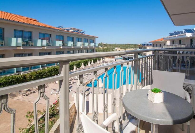 Семейный Номер Вид на Бассейн, Karras Grande Resort