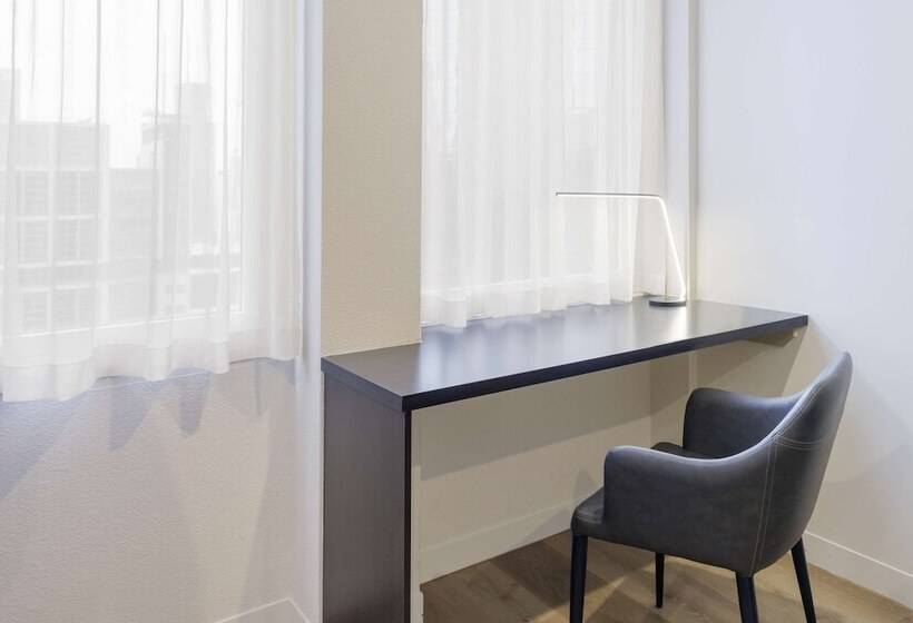استودیو اجرایی, Oaks Melbourne On Collins Suites