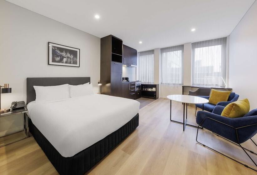 استودیو اجرایی, Oaks Melbourne On Collins Suites