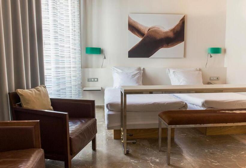 اتاق پرمیوم, Petit Palace Hotel Tres