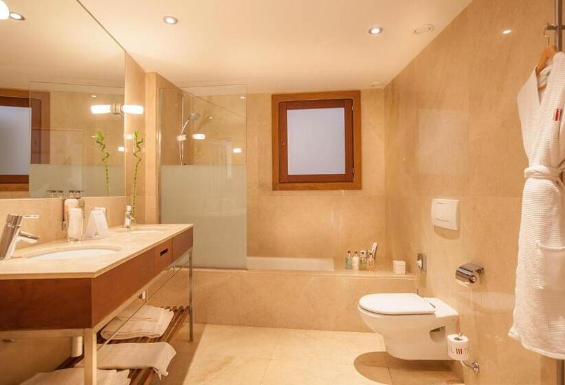 سوییت لوکس, Petit Palace Hotel Tres