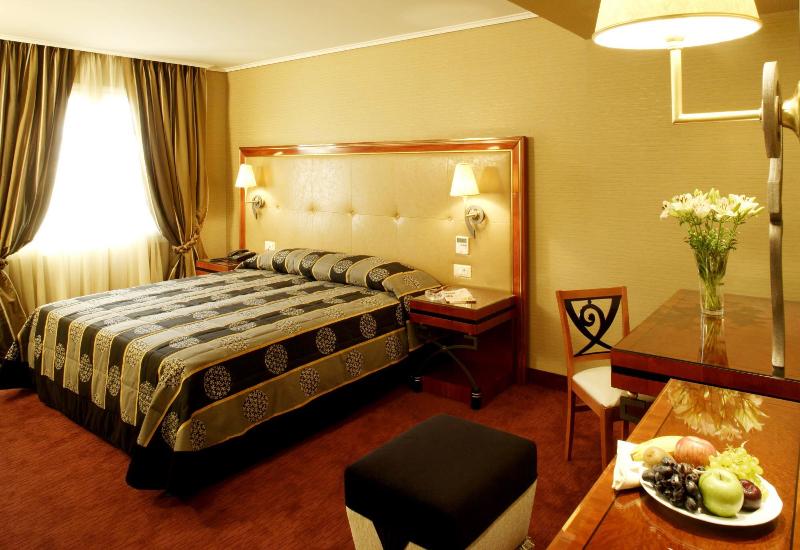 Номер Superior, Piraeus Theoxenia
