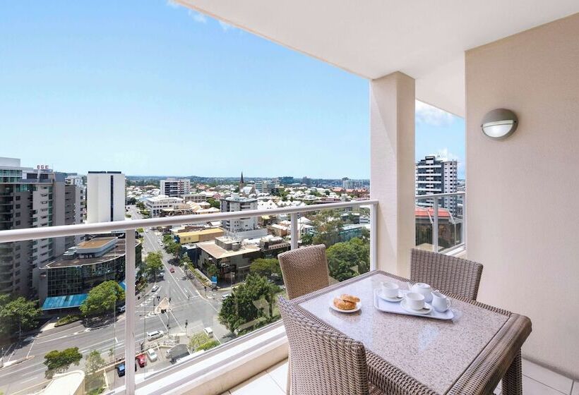 Апартаменты 2 Спальни, Oaks Brisbane Lexicon Suites